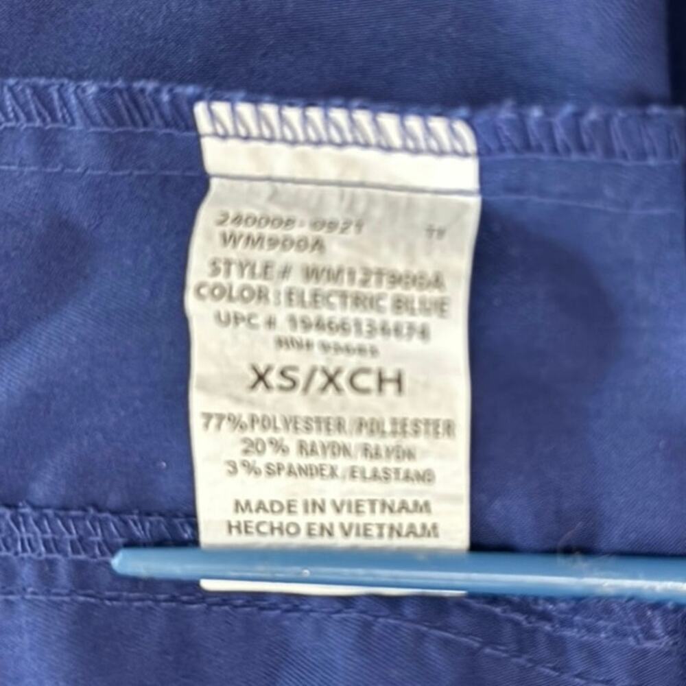 Scrubstar Ultimate XS women’s blue scrub top, three pockets badge loop - Picture 8 of 9